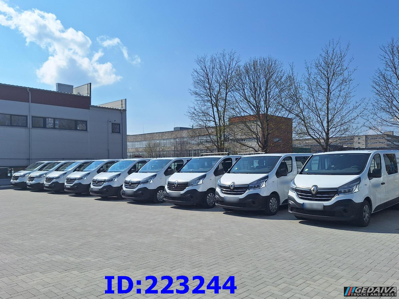 RENAULT Trafic (6pcs. available) - Van kombi: gambar 4 RENAULT Trafic (6pcs. available) - Van kombi: gambar 4