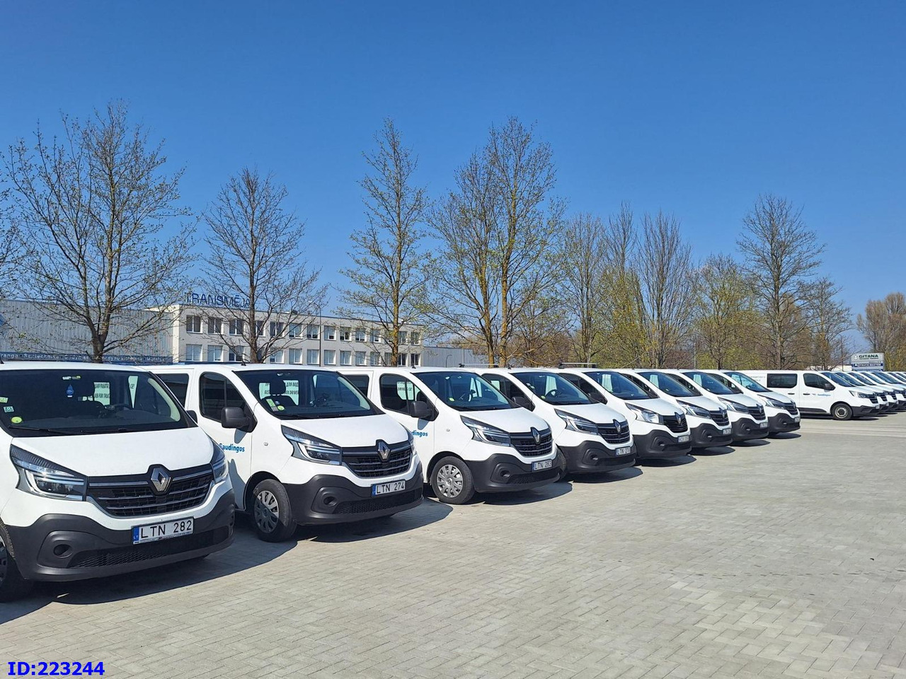 RENAULT Trafic (6pcs. available) - Van kombi: gambar 1 RENAULT Trafic (6pcs. available) - Van kombi: gambar 1