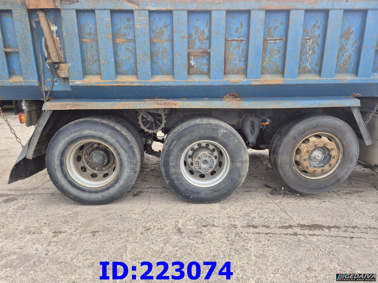 SCANIA 124 8x2 - Manual - Full steel - Truk jungkit: gambar 5 SCANIA 124 8x2 - Manual - Full steel - Truk jungkit: gambar 5