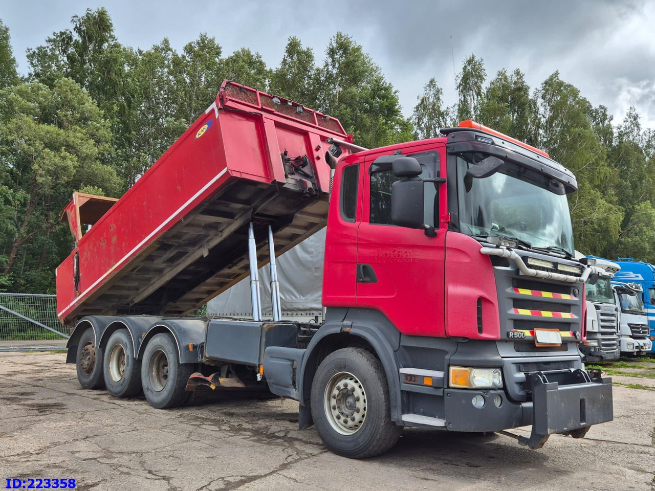 SCANIA R500 8x4 V8 - Truk jungkit: gambar 2 SCANIA R500 8x4 V8 - Truk jungkit: gambar 2