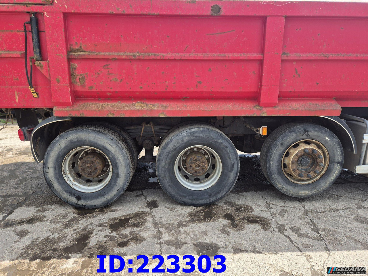 SCANIA R560 8X4 Full steel- Steering axle - Retarder - Truk jungkit: gambar 5 SCANIA R560 8X4 Full steel- Steering axle - Retarder - Truk jungkit: gambar 5