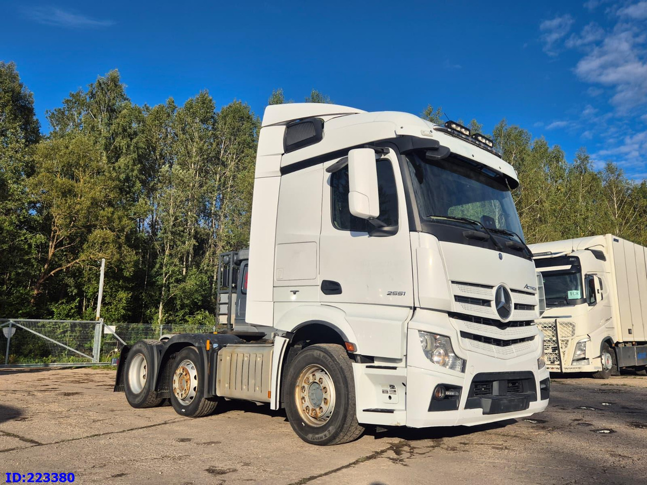 MERCEDES-BENZ Actros 2551 6x2 -Steering axle - Euro6 - Tractor head: gambar 4 MERCEDES-BENZ Actros 2551 6x2 -Steering axle - Euro6 - Tractor head: gambar 4