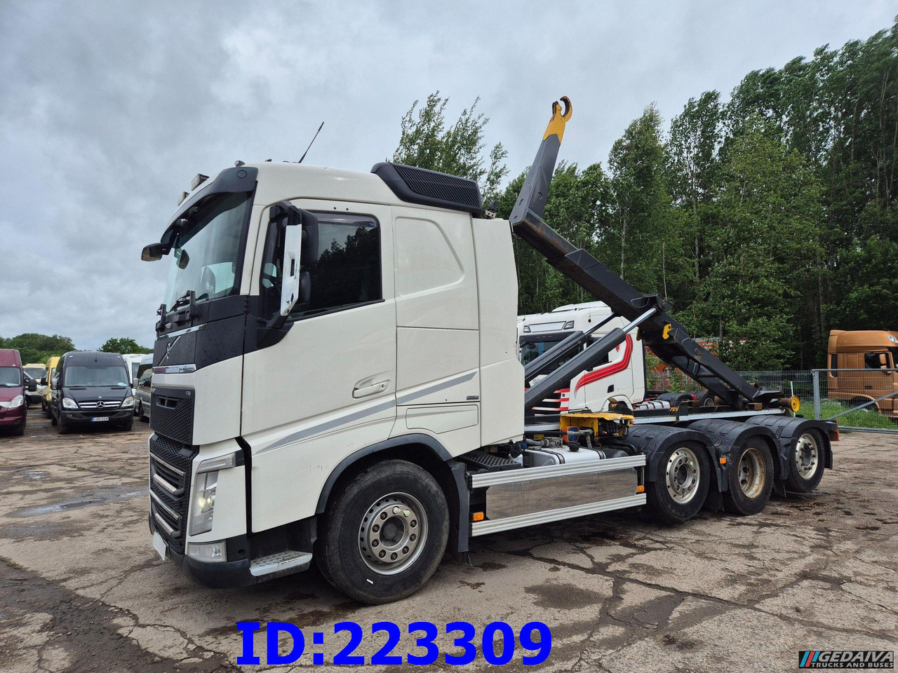 VOLVO FH13 540HP 8x2 Hook lift (2axles steering - 2 axles lifting) - Hook lift: gambar 1 VOLVO FH13 540HP 8x2 Hook lift (2axles steering - 2 axles lifting) - Hook lift: gambar 1