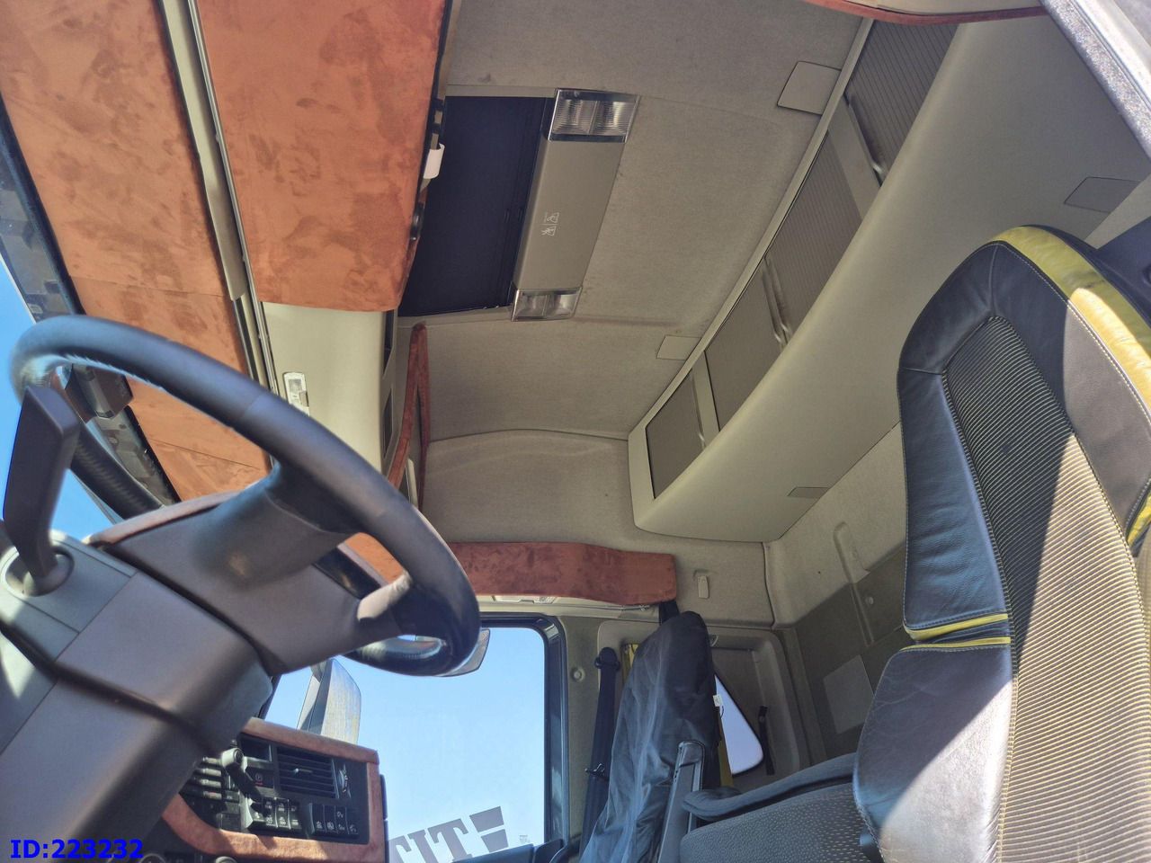 Truk sasis VOLVO FH16 700HP 8X4 Big Axles: gambar 10 Truk sasis VOLVO FH16 700HP 8X4 Big Axles: gambar 10