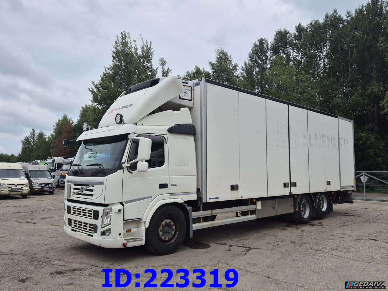 VOLVO FM13 380HP 6x2 Euro5 - Open side box - Truk berpendingin: gambar 1 VOLVO FM13 380HP 6x2 Euro5 - Open side box - Truk berpendingin: gambar 1