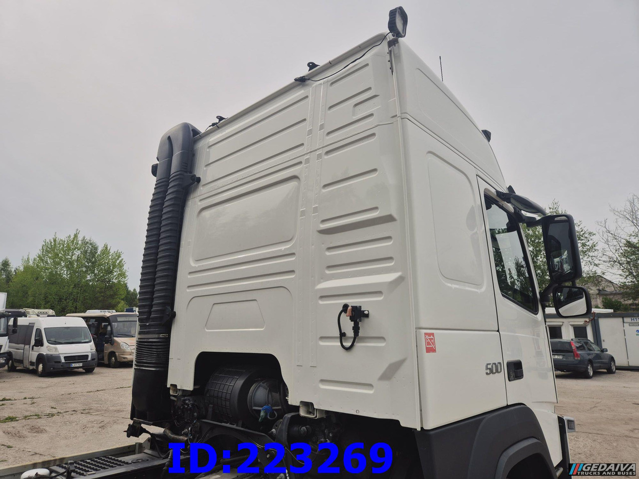 VOLVO FM13 500HP 8x2 (2 steering axels) - Truk sasis: gambar 5 VOLVO FM13 500HP 8x2 (2 steering axels) - Truk sasis: gambar 5