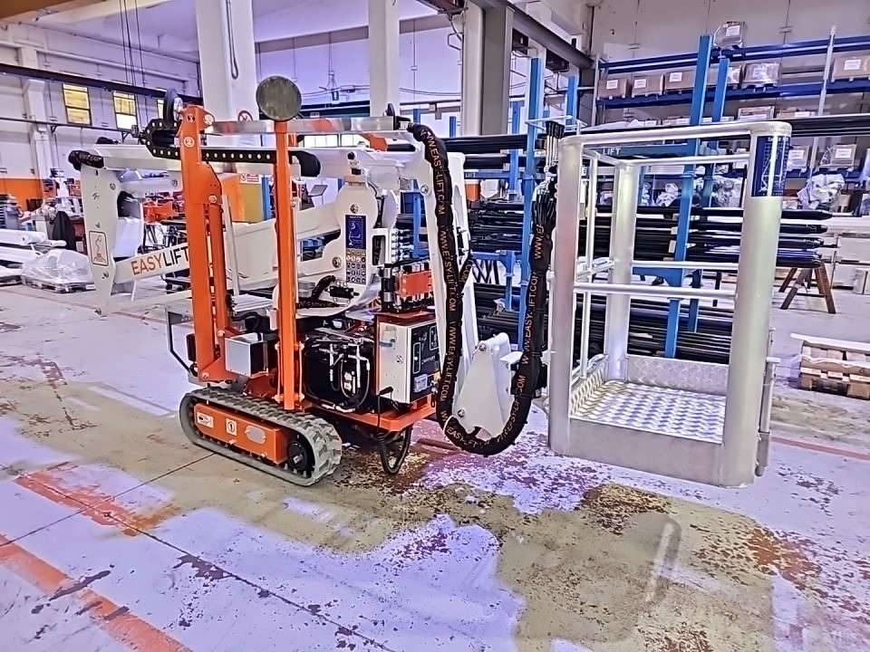 EasyLift R130 - Boom artikulasi: gambar 1 EasyLift R130 - Boom artikulasi: gambar 1