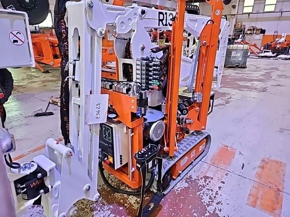 EasyLift R130 - Boom artikulasi: gambar 3 EasyLift R130 - Boom artikulasi: gambar 3