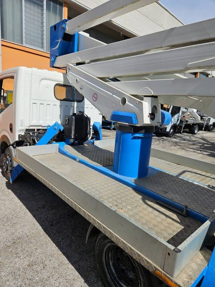 Platform udara yang dipasang di truk Socage DA 320: gambar 12