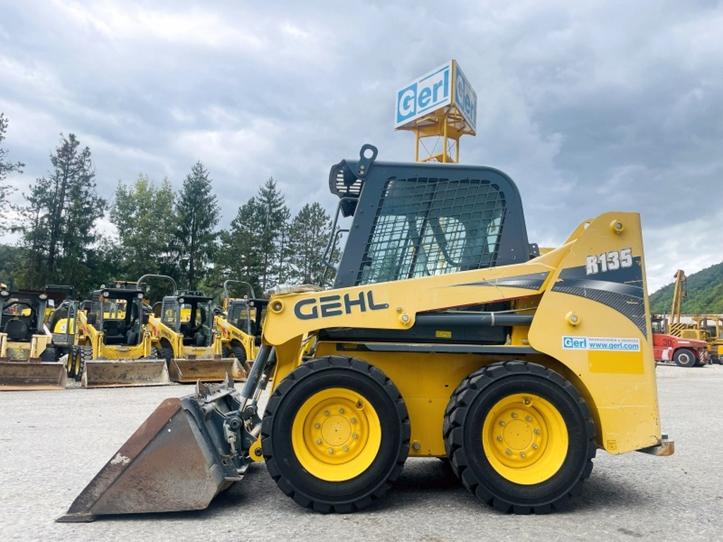 Gehl R135 (4068) - Skid steer: gambar 1 Gehl R135 (4068) - Skid steer: gambar 1