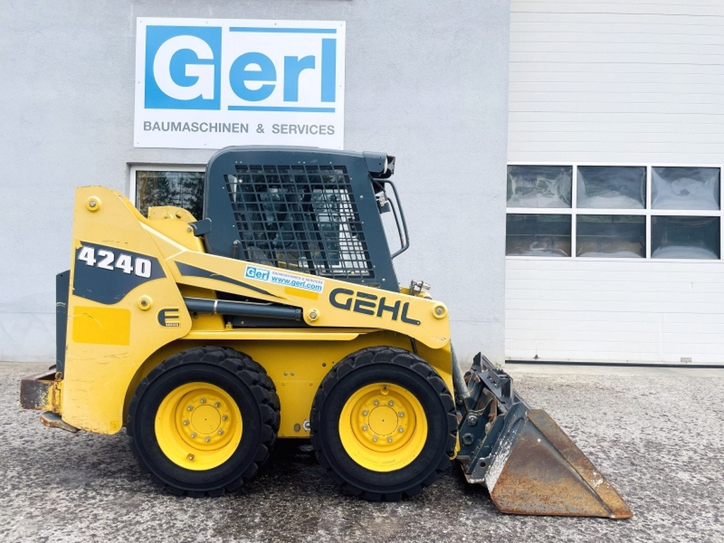 Gehl SL4240 (4035) - Skid steer: gambar 2 Gehl SL4240 (4035) - Skid steer: gambar 2