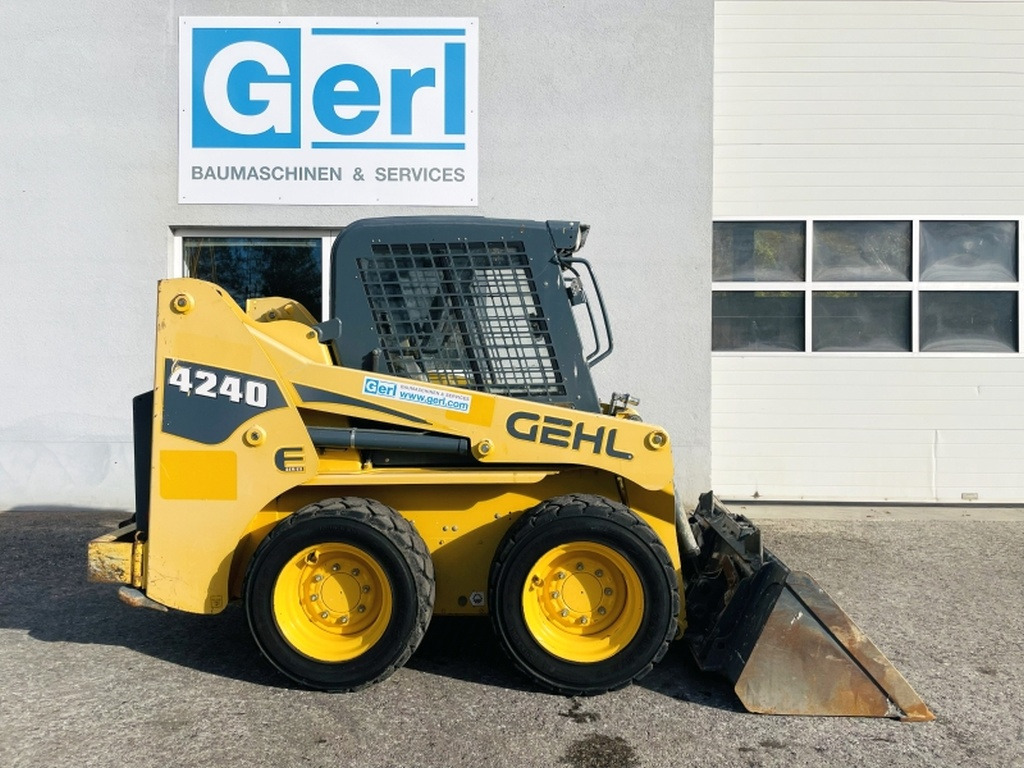 Gehl SL4240 (4090) - Skid steer: gambar 2 Gehl SL4240 (4090) - Skid steer: gambar 2