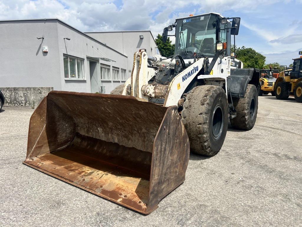 Komatsu WA 320-6 (111584) - Wheel loader: gambar 2 Komatsu WA 320-6 (111584) - Wheel loader: gambar 2