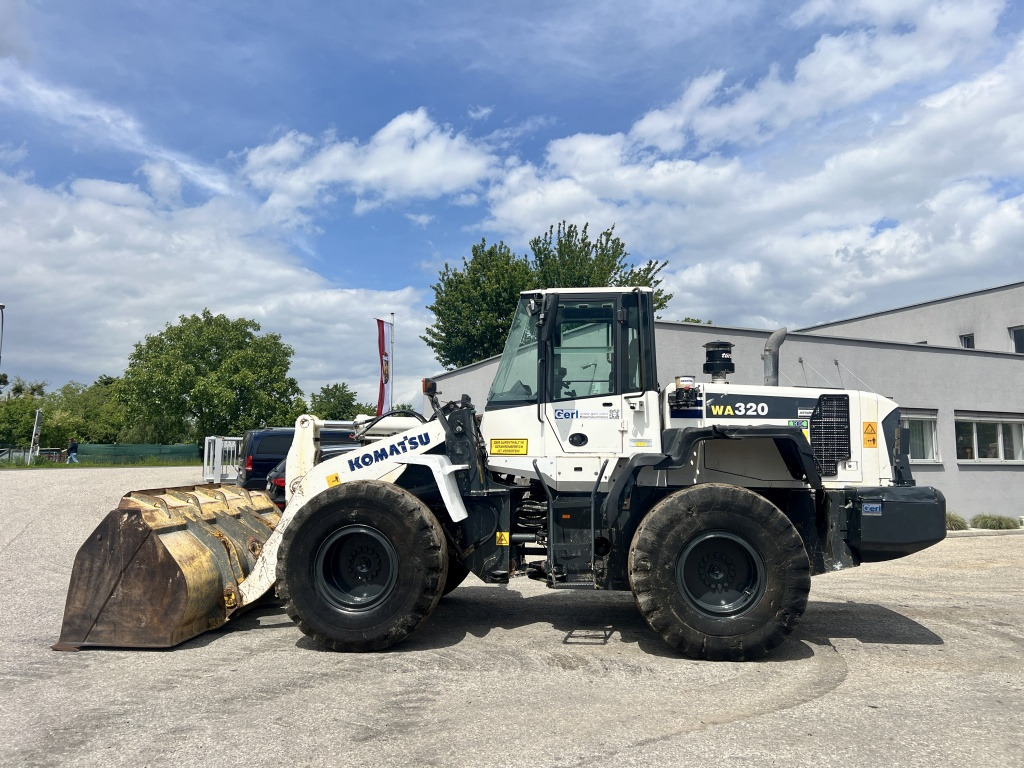Komatsu WA 320-6 (111584) - Wheel loader: gambar 1 Komatsu WA 320-6 (111584) - Wheel loader: gambar 1