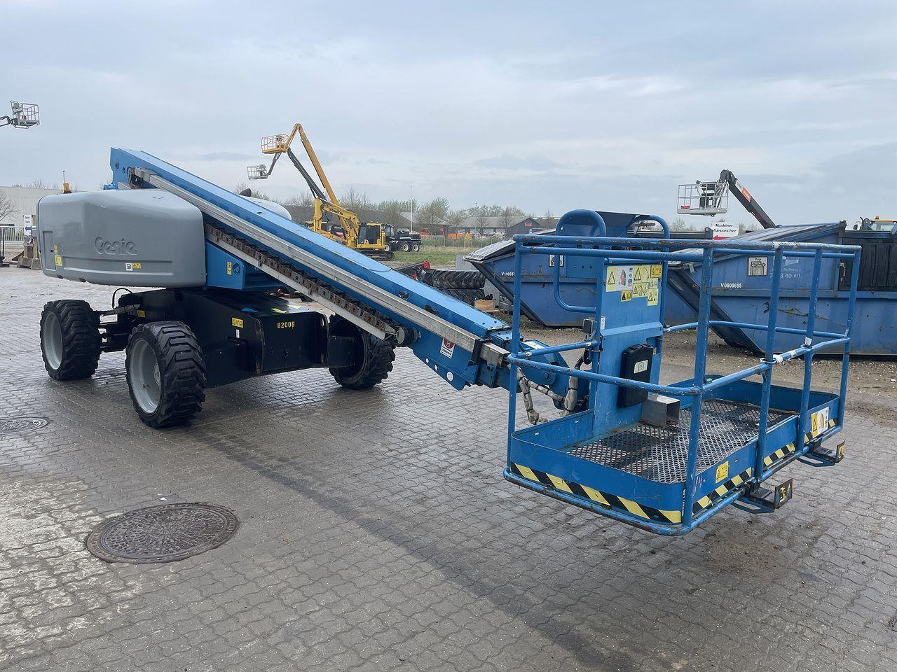 Genie S-60HC - Boom teleskopik: gambar 5 Genie S-60HC - Boom teleskopik: gambar 5