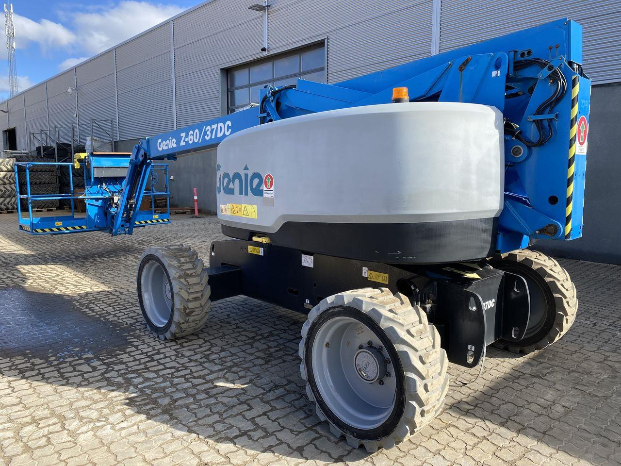 Genie Z60/37 DC - Boom artikulasi: gambar 2 Genie Z60/37 DC - Boom artikulasi: gambar 2