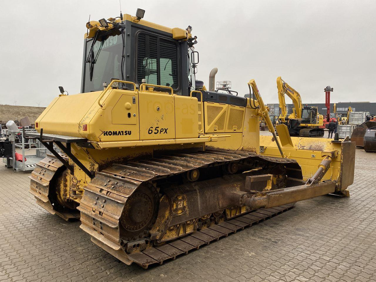Komatsu D65PX-18 - Bulldozer: gambar 4 Komatsu D65PX-18 - Bulldozer: gambar 4