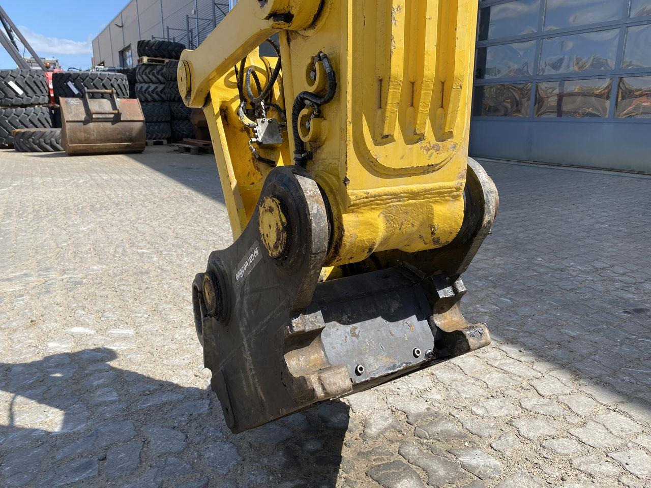 Ekskavator perayap Komatsu PC210LC-11: gambar 11