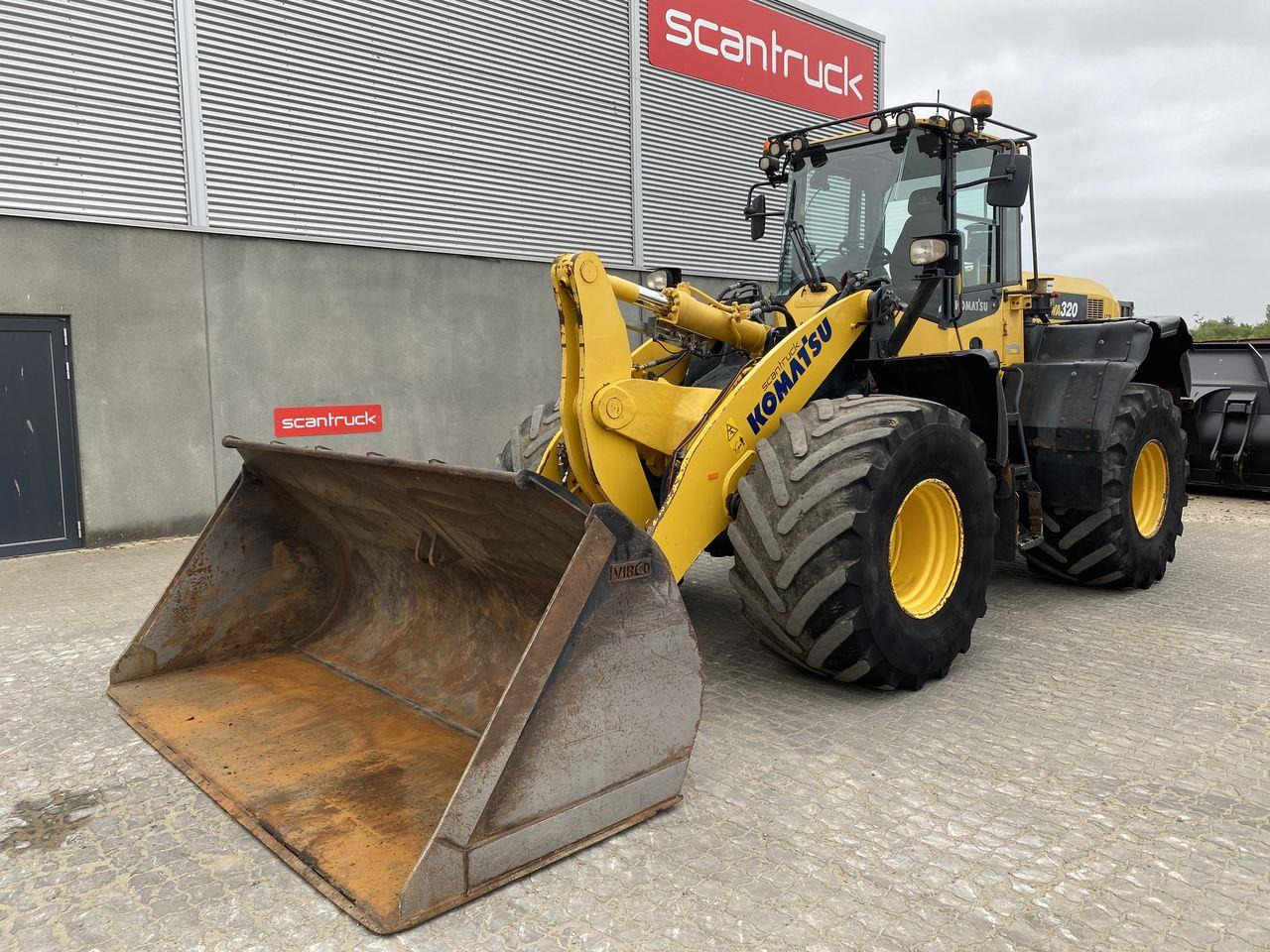 Komatsu WA320-7 - Wheel loader: gambar 1 Komatsu WA320-7 - Wheel loader: gambar 1