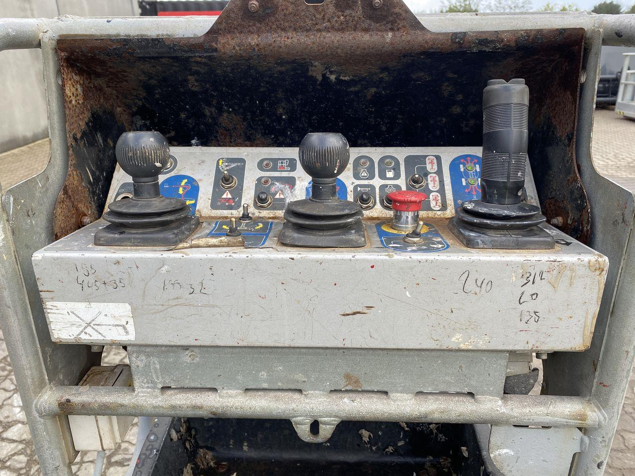 Manitou 200ATJ RC - Boom artikulasi: gambar 3 Manitou 200ATJ RC - Boom artikulasi: gambar 3