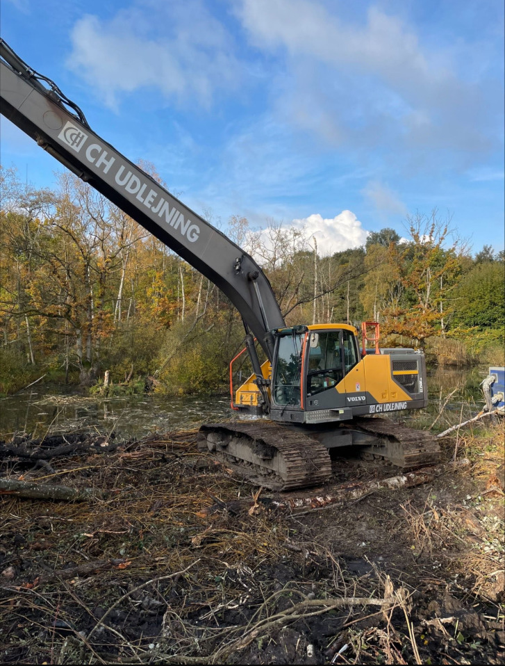 Volvo EC250E LR - Ekskavator perayap: gambar 1 Volvo EC250E LR - Ekskavator perayap: gambar 1