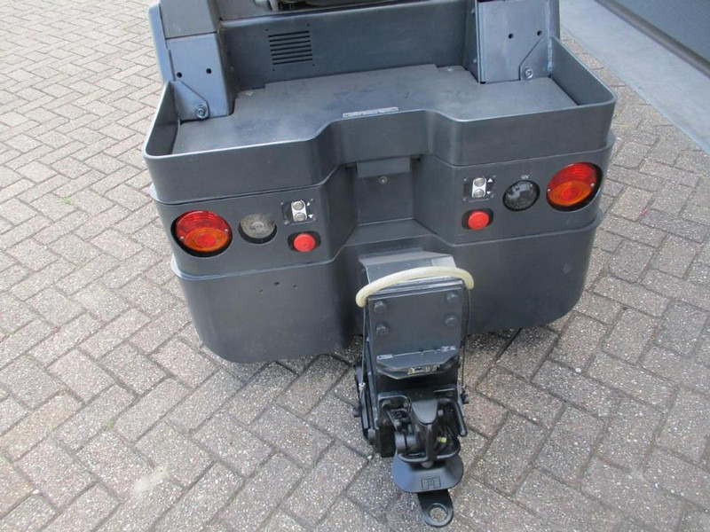 Linde P 60 - Traktor derek: gambar 5 Linde P 60 - Traktor derek: gambar 5