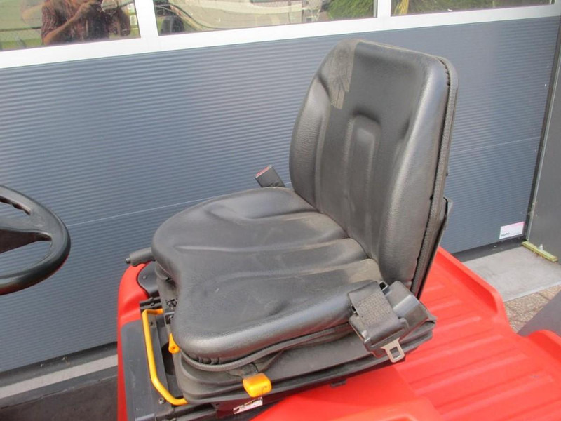 Linde P 60 - Traktor derek: gambar 5 Linde P 60 - Traktor derek: gambar 5