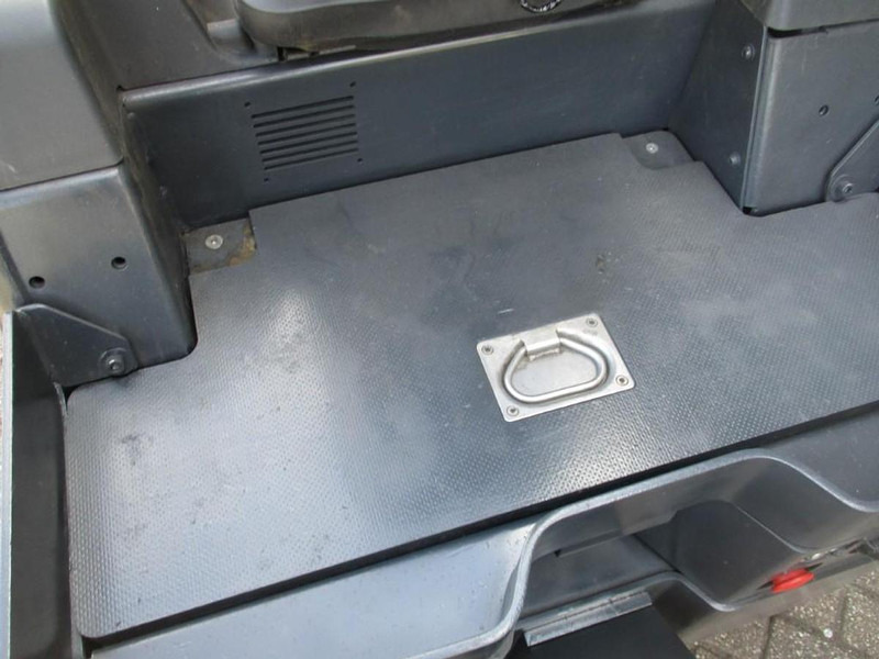 Linde P 60 - Traktor derek: gambar 4 Linde P 60 - Traktor derek: gambar 4