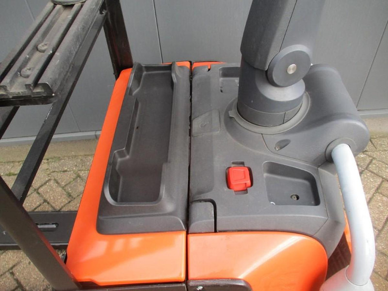 Toyota LPE200 - Truk pallet: gambar 3 Toyota LPE200 - Truk pallet: gambar 3