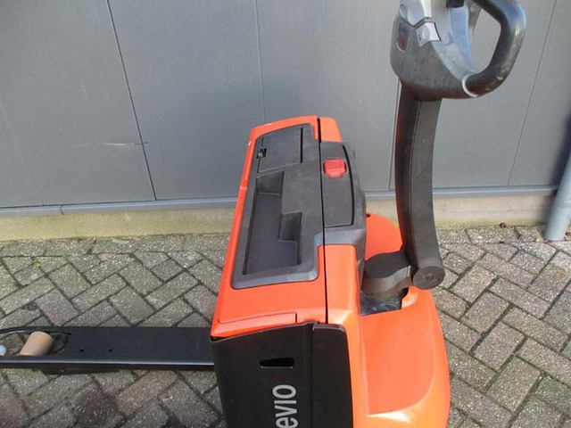 Toyota LWE 140 - Truk pallet: gambar 5 Toyota LWE 140 - Truk pallet: gambar 5