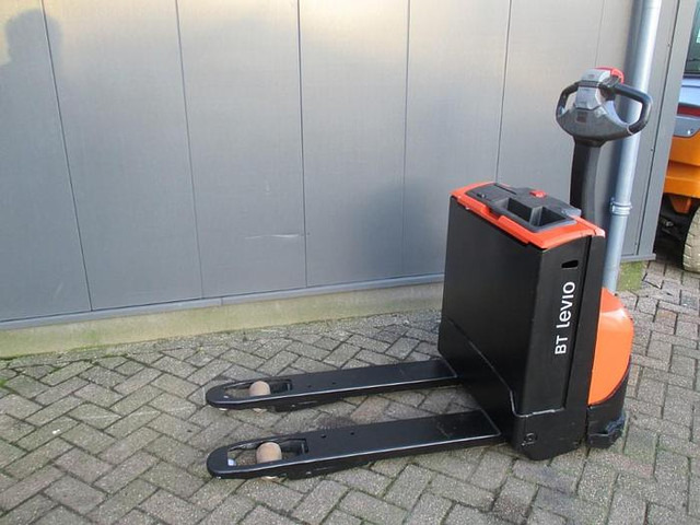 Toyota LWE 140 - Truk pallet: gambar 2 Toyota LWE 140 - Truk pallet: gambar 2
