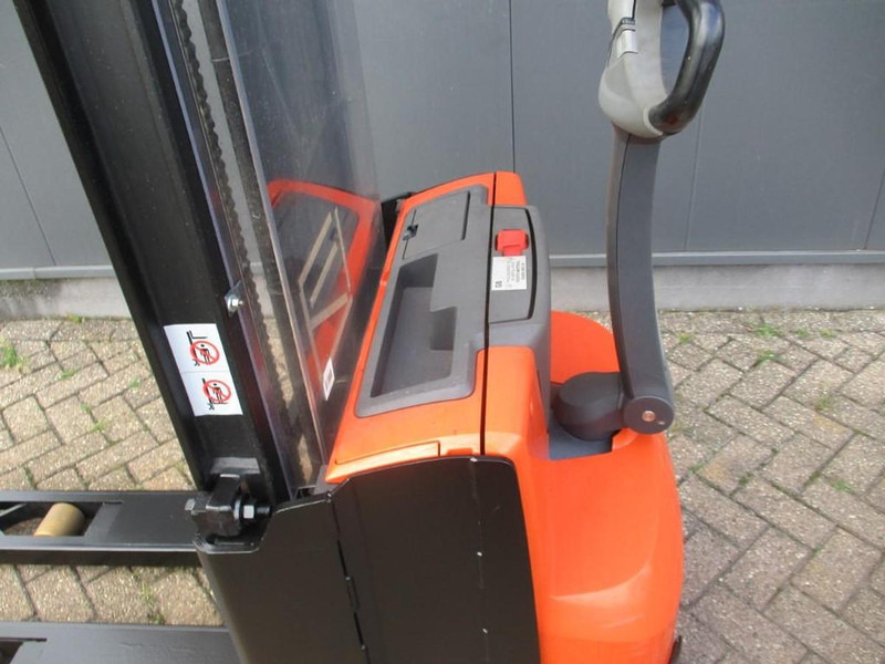 Toyota SWE 100 - Penumpuk: gambar 5 Toyota SWE 100 - Penumpuk: gambar 5