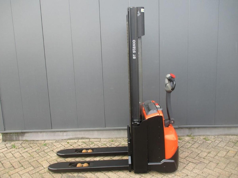 Toyota SWE 100 - Penumpuk: gambar 1 Toyota SWE 100 - Penumpuk: gambar 1