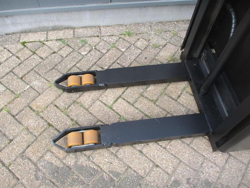 Toyota SWE 100 - Penumpuk: gambar 5 Toyota SWE 100 - Penumpuk: gambar 5