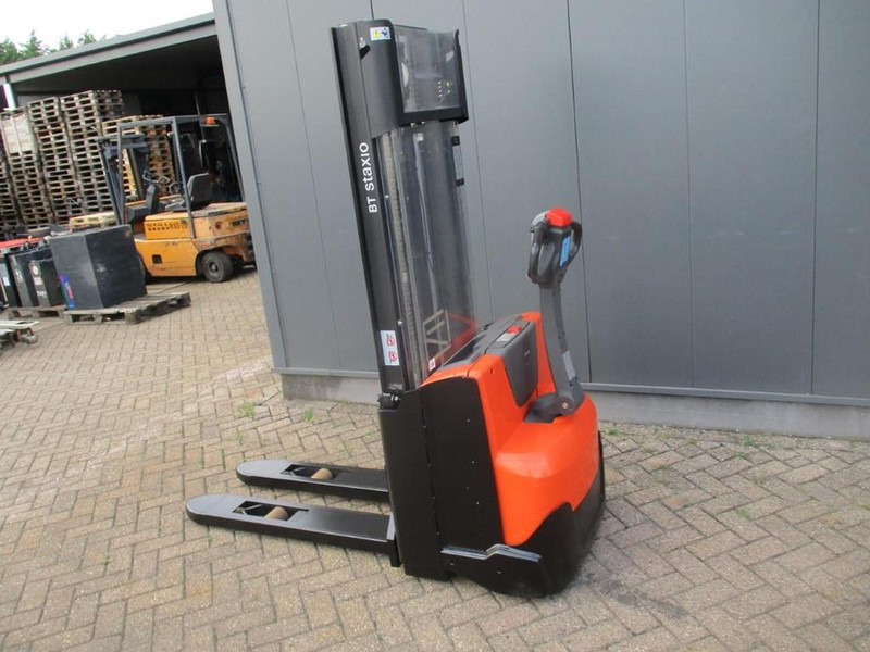 Toyota SWE 100 - Penumpuk: gambar 3 Toyota SWE 100 - Penumpuk: gambar 3