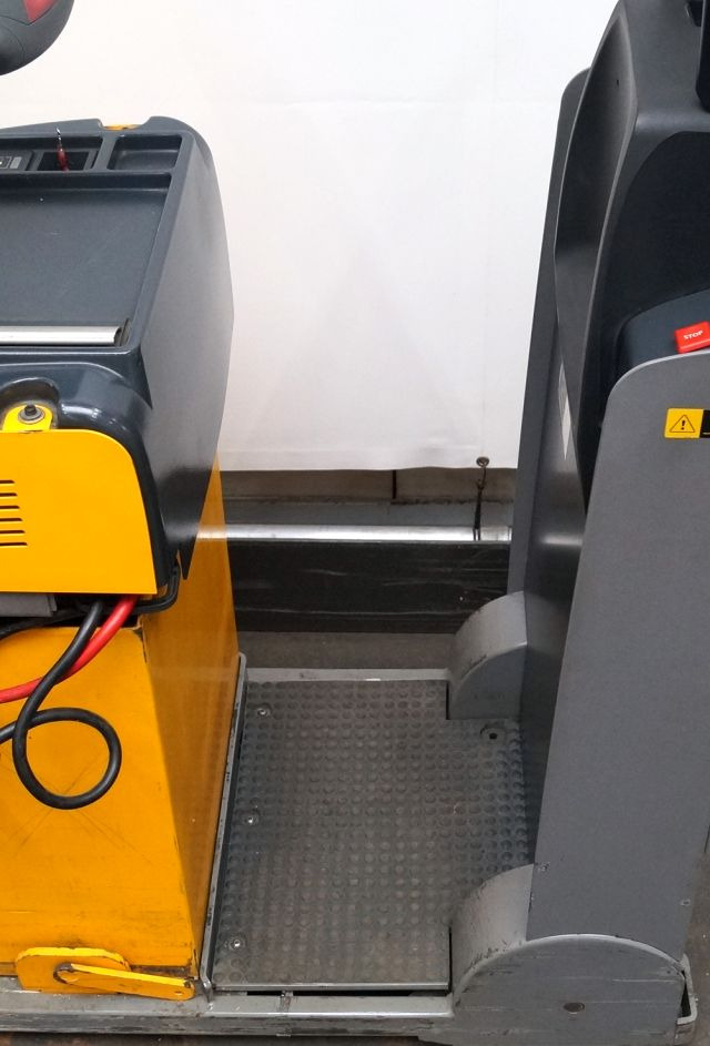 Jungheinrich EZS130 - Traktor derek: gambar 5 Jungheinrich EZS130 - Traktor derek: gambar 5