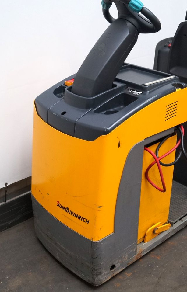 Jungheinrich EZS130 - Traktor derek: gambar 3 Jungheinrich EZS130 - Traktor derek: gambar 3