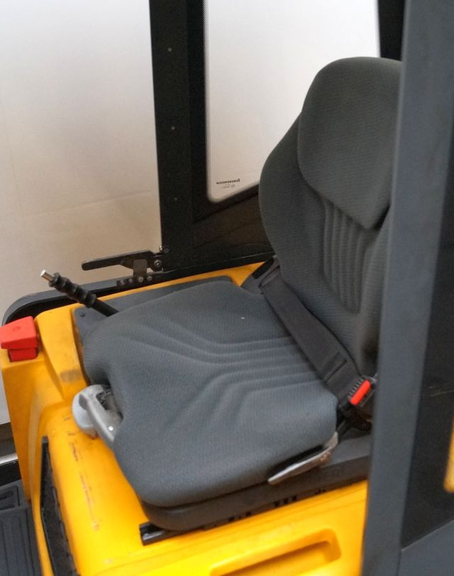 Jungheinrich EZS570 - Traktor derek: gambar 3 Jungheinrich EZS570 - Traktor derek: gambar 3