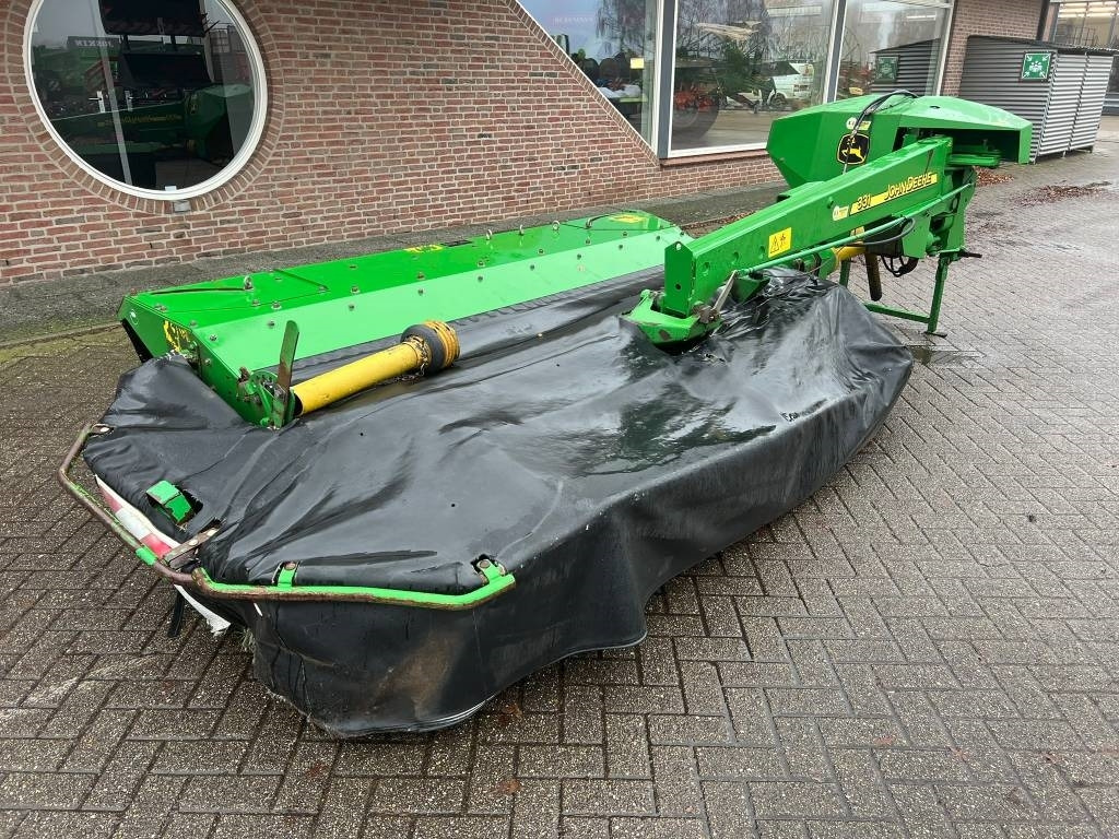 John Deere 331 maaier - Mesin pemotong padang rumput: gambar 2 John Deere 331 maaier - Mesin pemotong padang rumput: gambar 2