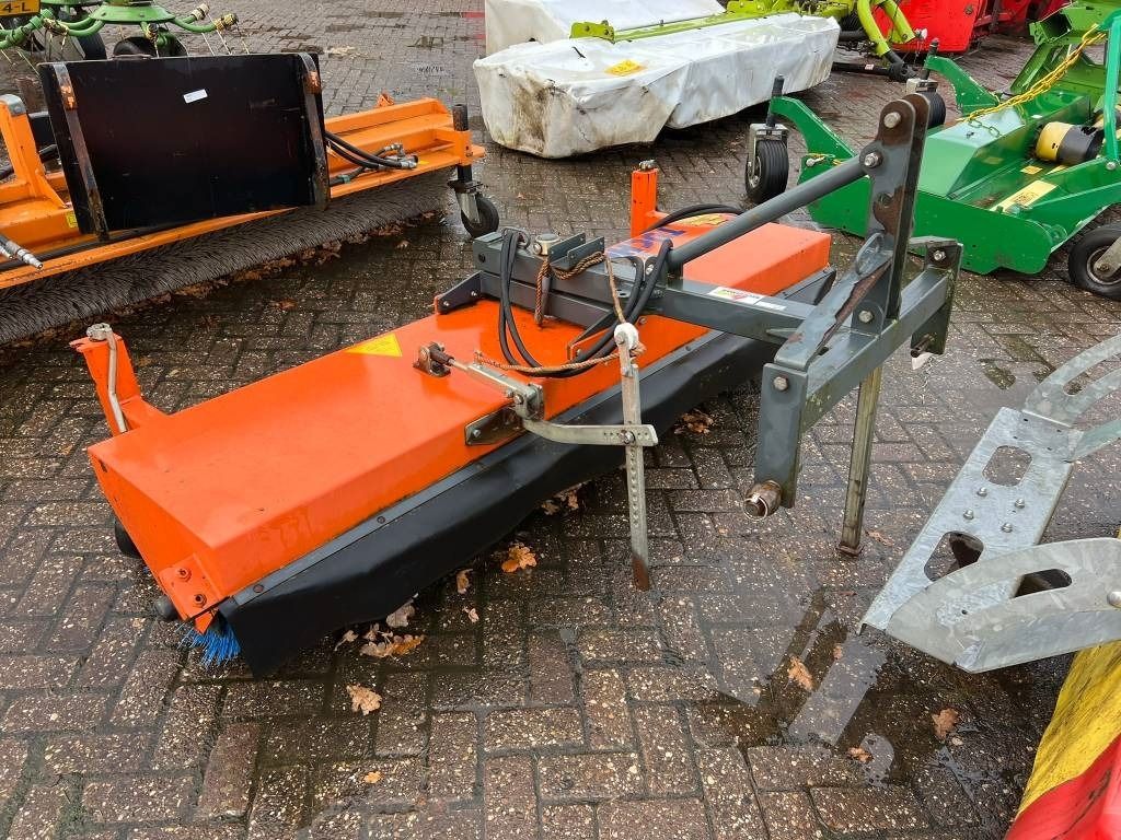 Tuchel EKM 230 HD veegmachine - Sapu: gambar 4 Tuchel EKM 230 HD veegmachine - Sapu: gambar 4