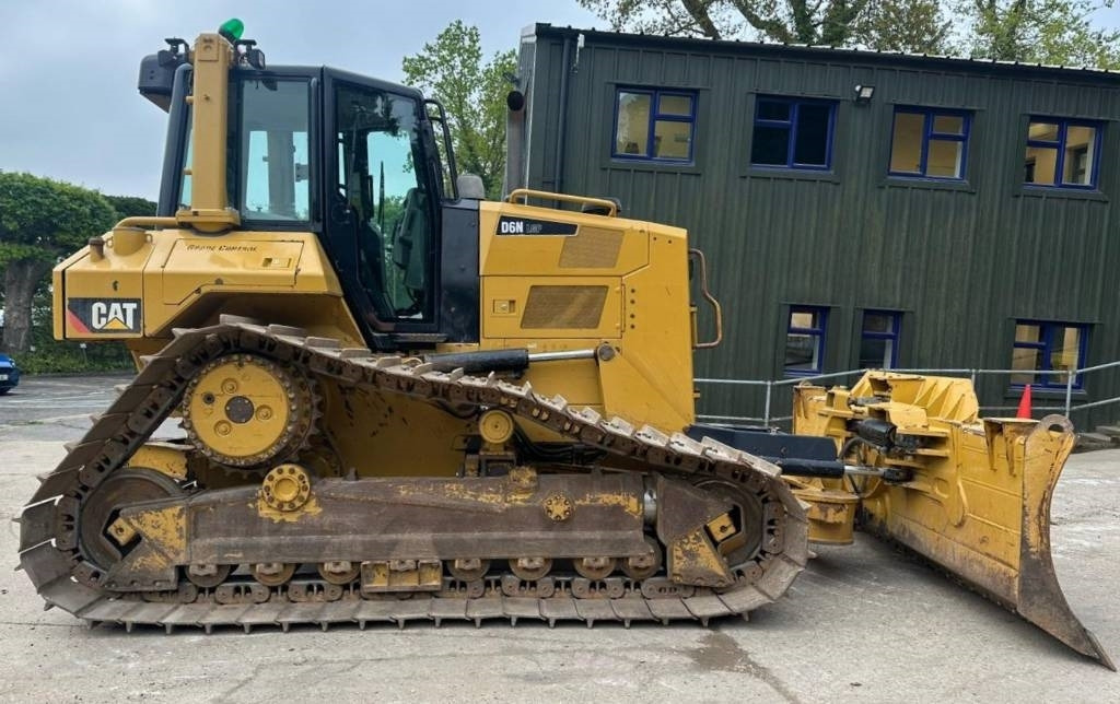 Bulldozer CAT D 6 N LGP: gambar 1