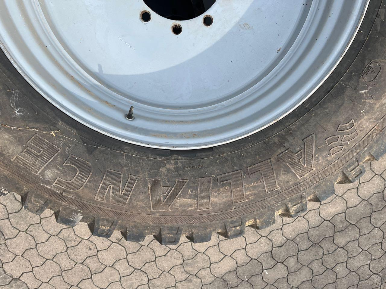 Alliance Multiuse 550 - Ban: gambar 1 Alliance Multiuse 550 - Ban: gambar 1