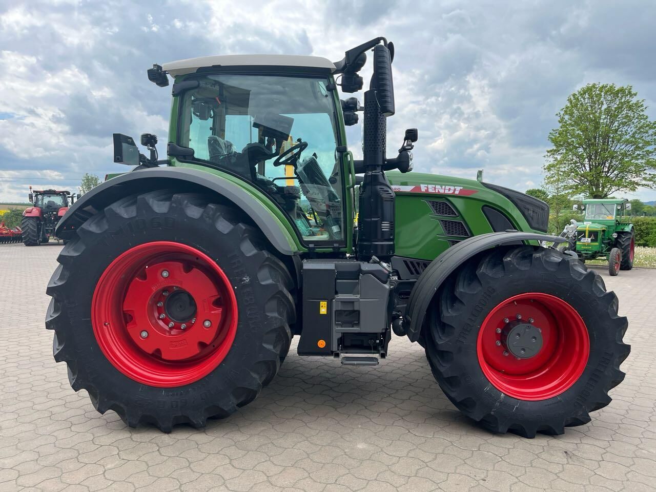 Fendt 724 Vario Gen6 ProfiPlus - Traktor: gambar 2 Fendt 724 Vario Gen6 ProfiPlus - Traktor: gambar 2