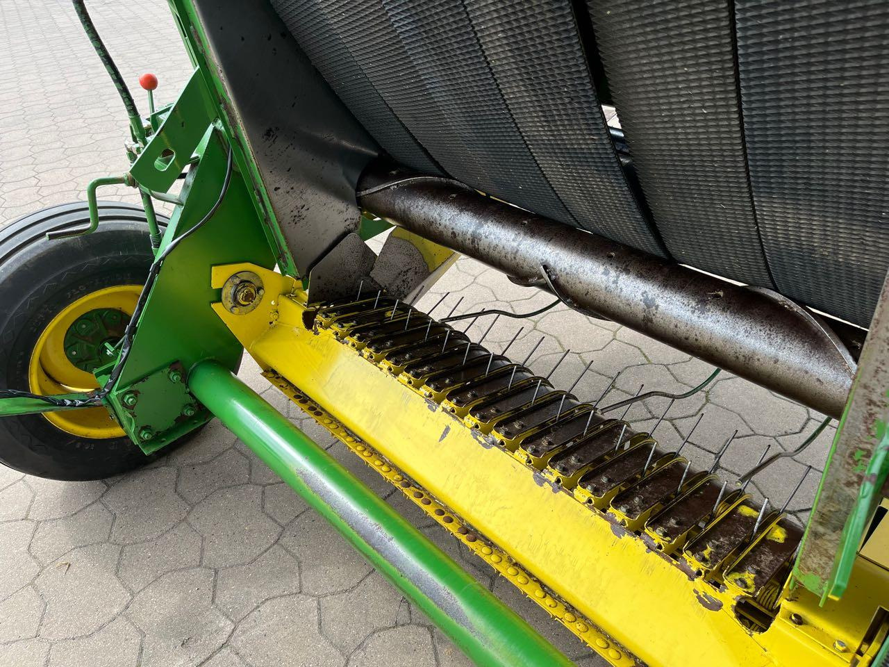 Baler bulat John Deere 550: gambar 9
