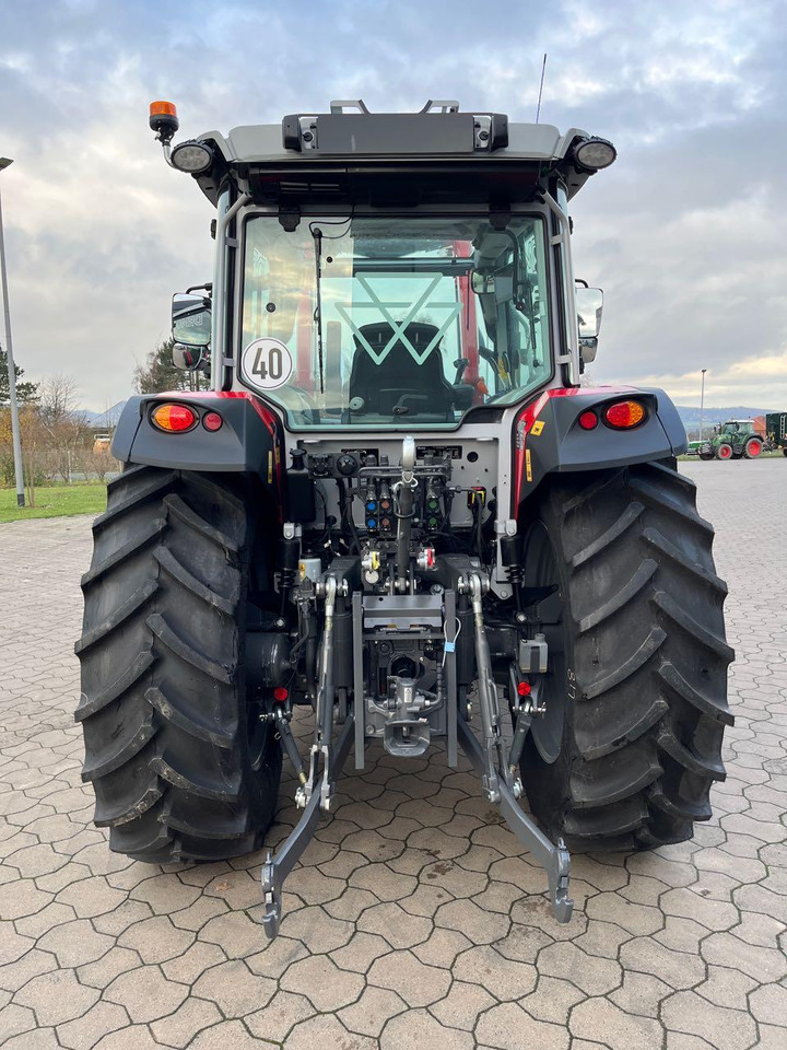 Massey Ferguson 5M.115 Dyna-4 Essential - Traktor: gambar 4 Massey Ferguson 5M.115 Dyna-4 Essential - Traktor: gambar 4