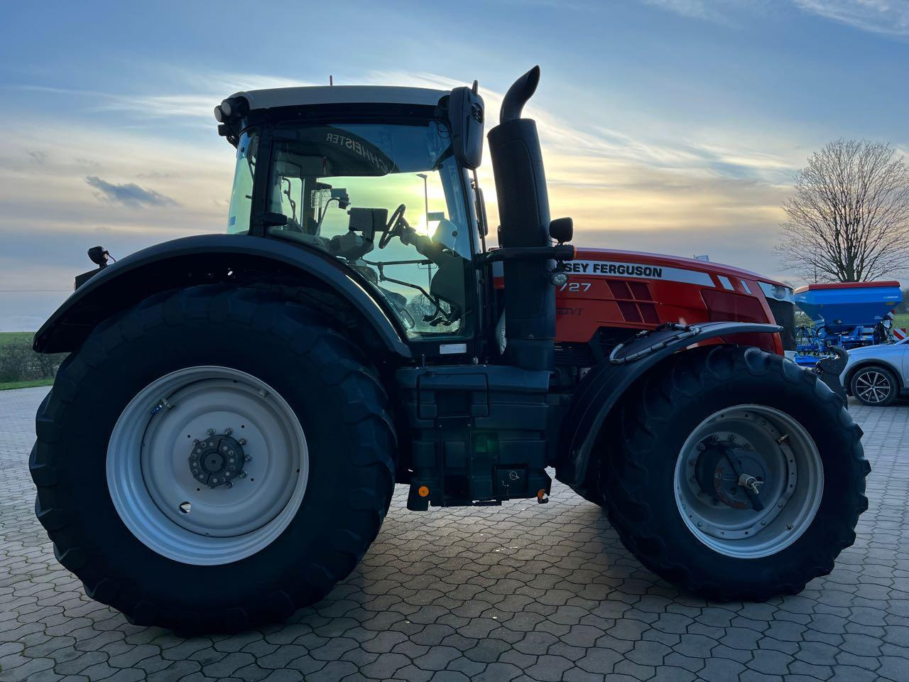 Massey Ferguson MF 8727 Dyna-VT - Traktor: gambar 3 Massey Ferguson MF 8727 Dyna-VT - Traktor: gambar 3