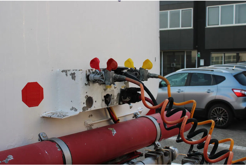 Atcomex + 3 AXEL + 32.000 ltr Fuel transport - Semi-trailer tangki: gambar 3 Atcomex + 3 AXEL + 32.000 ltr Fuel transport - Semi-trailer tangki: gambar 3
