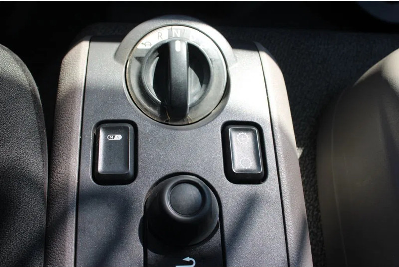 Interior photo 2: Truk box DAF LF 180 + Euro 6 + Dhollandia Lift + 12t