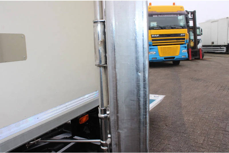 Truk berpendingin DAF LF 210 + EURO 6 + LIFT: gambar 19 Truk berpendingin DAF LF 210 + EURO 6 + LIFT: gambar 19