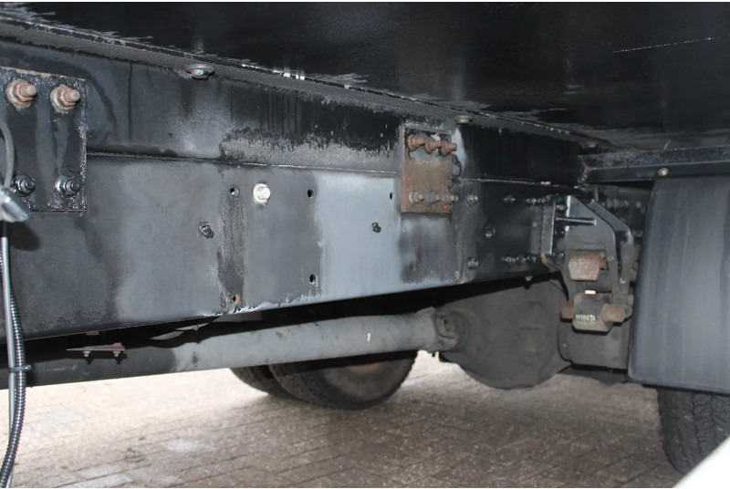 Truk berpendingin DAF LF 210 + EURO 6 + LIFT: gambar 11 Truk berpendingin DAF LF 210 + EURO 6 + LIFT: gambar 11